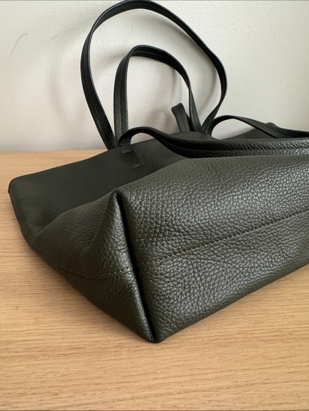 Cuyana Small Easy Tote - Picture 3 of 8